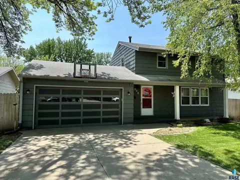 505 E 38th St, Sioux Falls, SD 57106