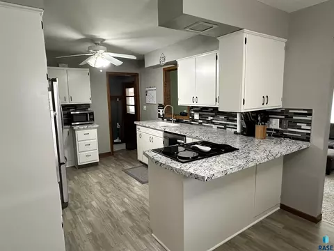 505 E 38th St, Sioux Falls, SD 57106 photo 12