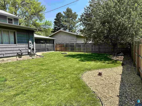 505 E 38th St, Sioux Falls, SD 57106 photo 27