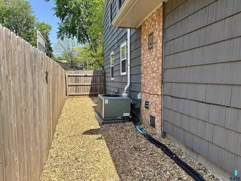 505 E 38th St, Sioux Falls, SD 57106 photo 31