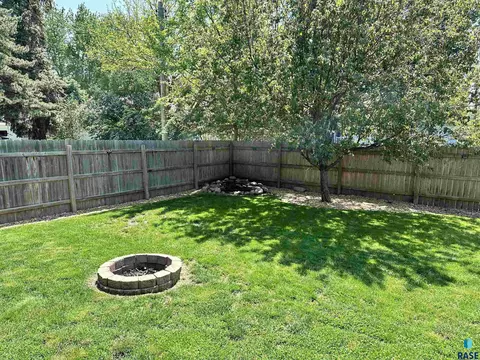 505 E 38th St, Sioux Falls, SD 57106 photo 29