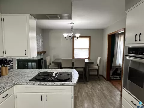 505 E 38th St, Sioux Falls, SD 57106 photo 9