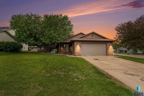 1801 S Remington Cir, Sioux Falls, SD 57106