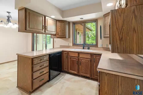 413 E Aspen Dr, Sioux Falls, SD 57105 photo 8
