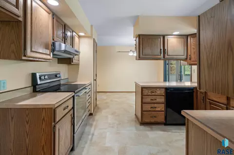 413 E Aspen Dr, Sioux Falls, SD 57105 photo 9
