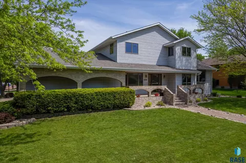 6816 W 32nd St, Sioux Falls, SD 57106