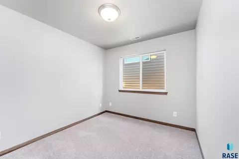 6829 W 5th St, Sioux Falls, SD 57107 photo 15