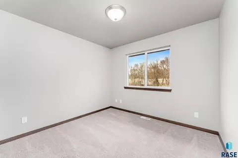 6764 W Viola Ct, Sioux Falls, SD 57107 photo 8
