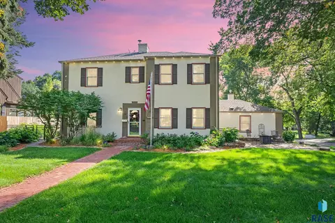 1914 S Phillips Ave, Sioux Falls, SD 57105