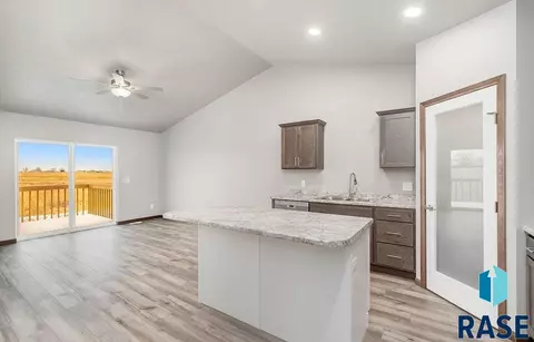 1316 N Kenley Pl, Tea, SD 67064 photo 6