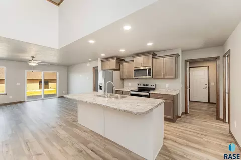 1321 N Kenley Pl, Tea, SD 57064 photo 4