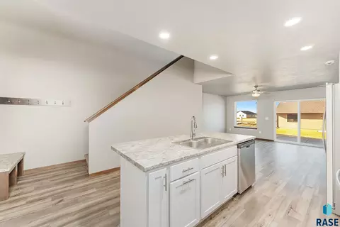 1321 N Kenley Pl, Tea, SD 57064 photo 3