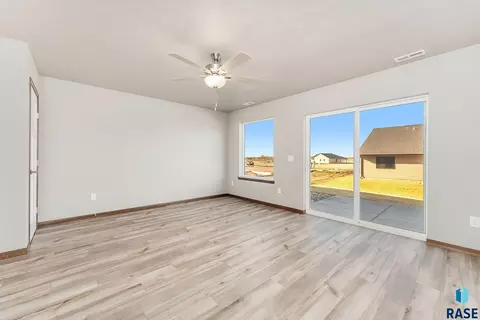 1321 N Kenley Pl, Tea, SD 57064 photo 6