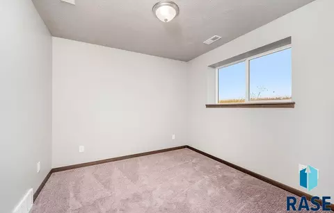 1310 N Kenley Pl, Tea, SD 67064 photo 13