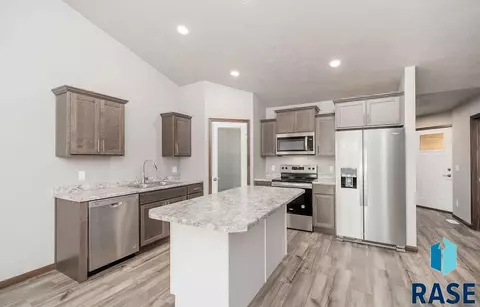 1310 N Kenley Pl, Tea, SD 67064 photo 4