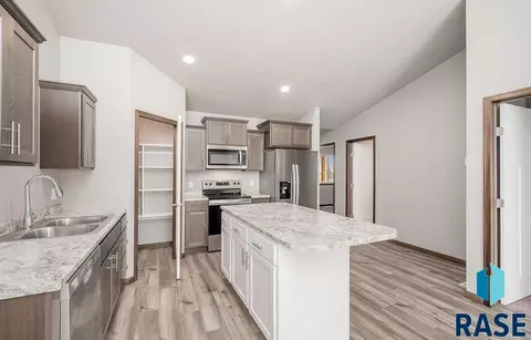 1310 N Kenley Pl, Tea, SD 67064 photo 7