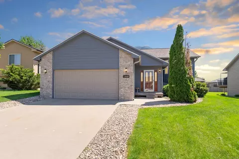 7533 W Stoney Creek St, Sioux Falls, SD 57106