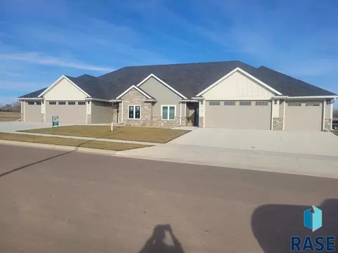 8124 E Norway Pines Trl, Sioux Falls, SD 57110 photo 1