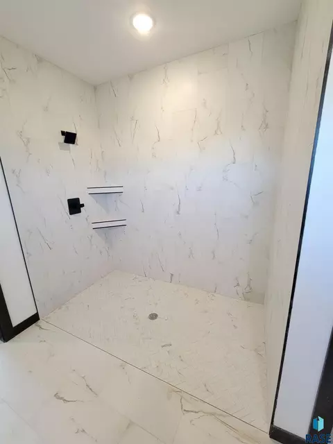 8124 E Norway Pines Trl, Sioux Falls, SD 57110 photo 15