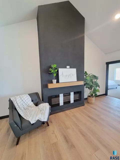 8124 E Norway Pines Trl, Sioux Falls, SD 57110 photo 5