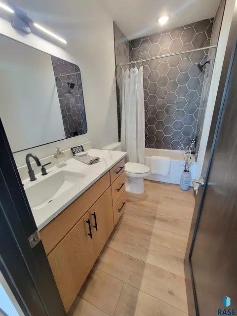 8124 E Norway Pines Trl, Sioux Falls, SD 57110 photo 11