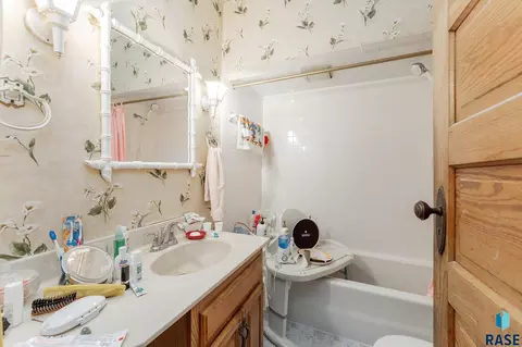 807 S Spring Ave, Sioux Falls, SD 57104 photo 17