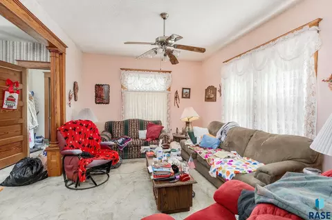 807 S Spring Ave, Sioux Falls, SD 57104 photo 5
