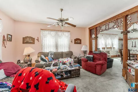 807 S Spring Ave, Sioux Falls, SD 57104 photo 4