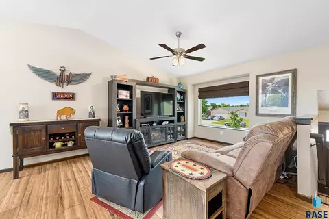 502 David Ave, Baltic, SD 57003 photo 11