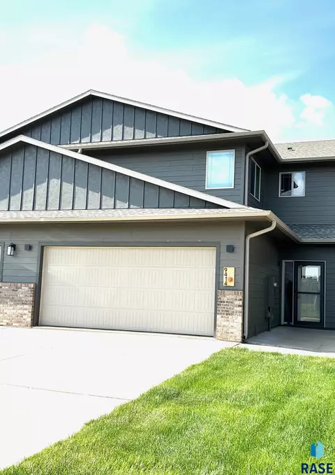 9414 W Broek Dr, Sioux Falls, SD 57106