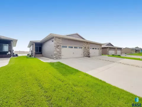 9317 W 32nd St, Sioux Falls, SD 57106