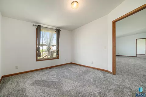 200 N Caley Pl, Sioux Falls, SD 57110 photo 10