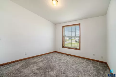 200 N Caley Pl, Sioux Falls, SD 57110 photo 14