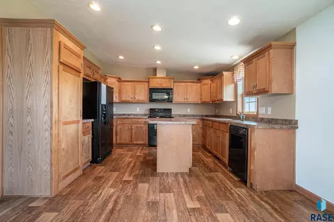 200 N Caley Pl, Sioux Falls, SD 57110 photo 4