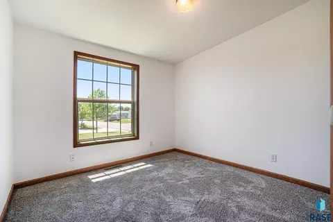 200 N Caley Pl, Sioux Falls, SD 57110 photo 12