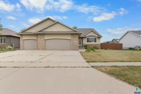 7801 W Lancaster St, Sioux Falls, SD 57106