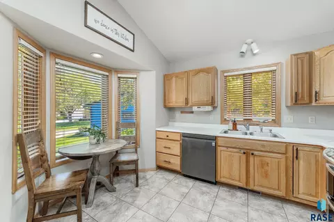 1317 S Risley Cir, Sioux Falls, SD 57106 photo 7
