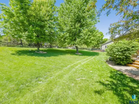 1317 S Risley Cir, Sioux Falls, SD 57106 photo 33