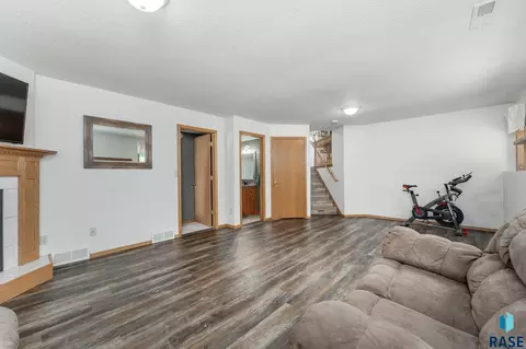 1317 S Risley Cir, Sioux Falls, SD 57106 photo 21
