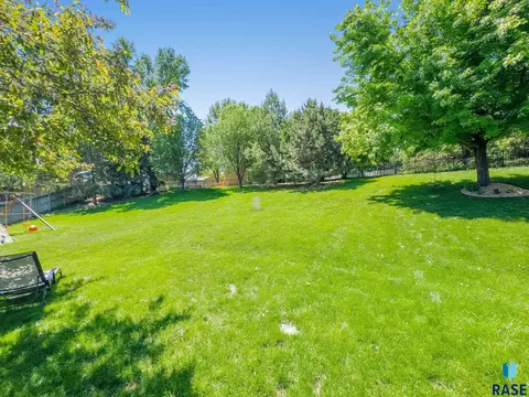 1317 S Risley Cir, Sioux Falls, SD 57106 photo 34