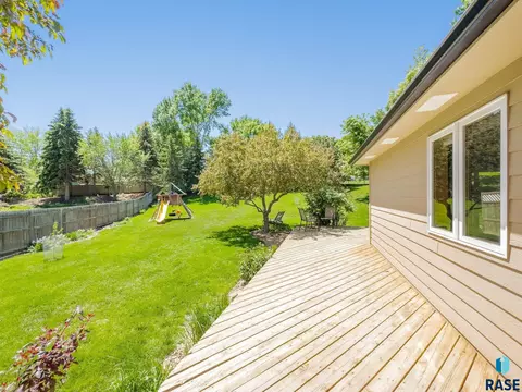 1317 S Risley Cir, Sioux Falls, SD 57106 photo 31