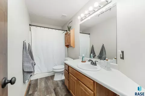 1317 S Risley Cir, Sioux Falls, SD 57106 photo 18