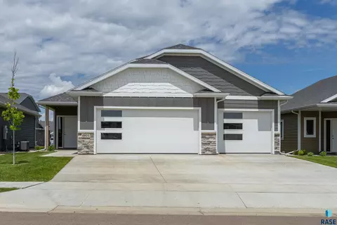 6904 W Belgrave Trl, Sioux Falls, SD 57106
