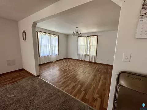 938 E 6th St, Winner, SD 57580 photo 7