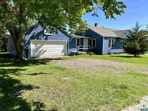 938 E 6th St, Winner, SD 57580 photo 2