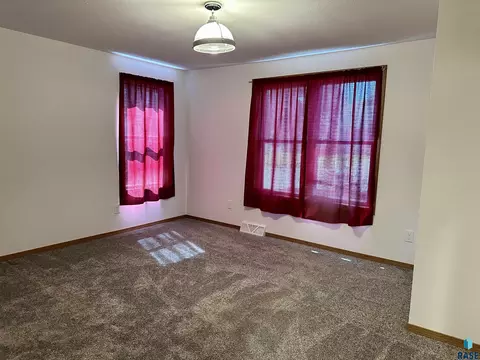 938 E 6th St, Winner, SD 57580 photo 18