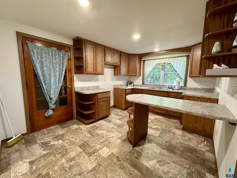 938 E 6th St, Winner, SD 57580 photo 10