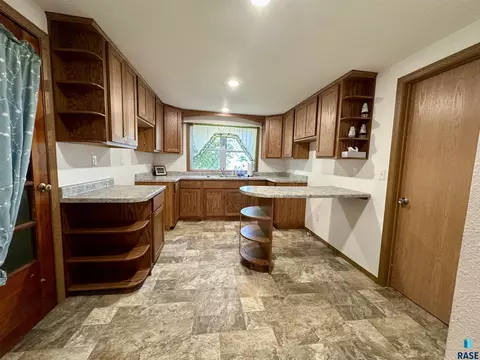 938 E 6th St, Winner, SD 57580 photo 9