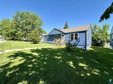 938 E 6th St, Winner, SD 57580 photo 4