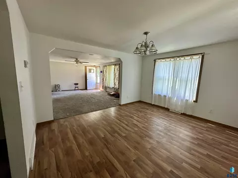 938 E 6th St, Winner, SD 57580 photo 6